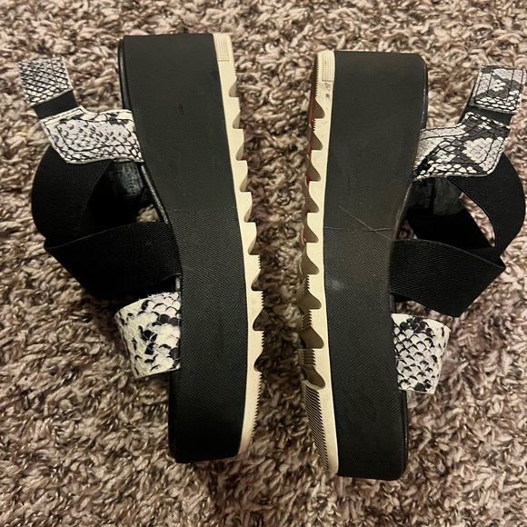 Sorel Women's Cameron Flatform Slingback Sandal - Black, Snake shirt size 6 - Picture 7 of 7